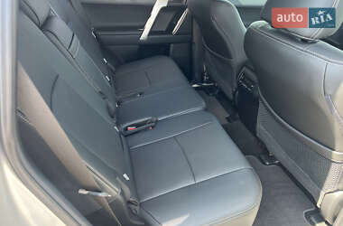 Внедорожник / Кроссовер Toyota Land Cruiser Prado 2019 в 