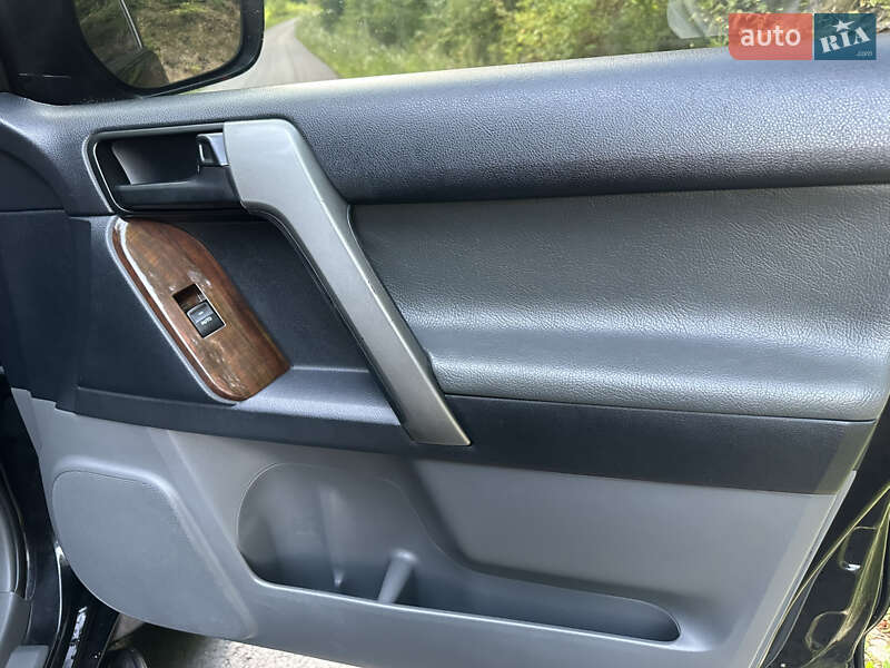 Позашляховик / Кросовер Toyota Land Cruiser Prado 2010 в Івано-Франківську