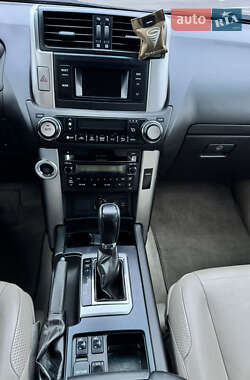 Внедорожник / Кроссовер Toyota Land Cruiser Prado 2011 в 
