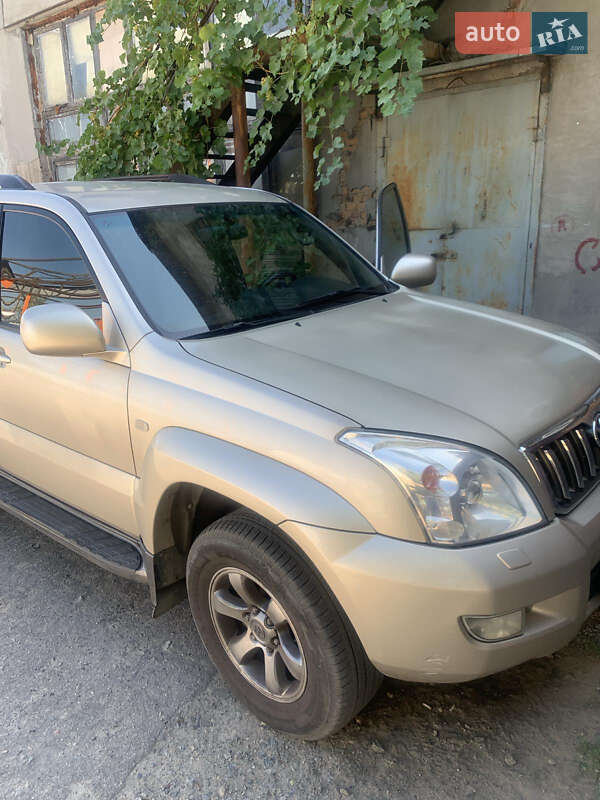 Внедорожник / Кроссовер Toyota Land Cruiser Prado 2005 в Днепре