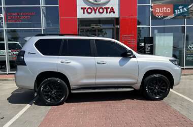 Внедорожник / Кроссовер Toyota Land Cruiser Prado 2022 в 