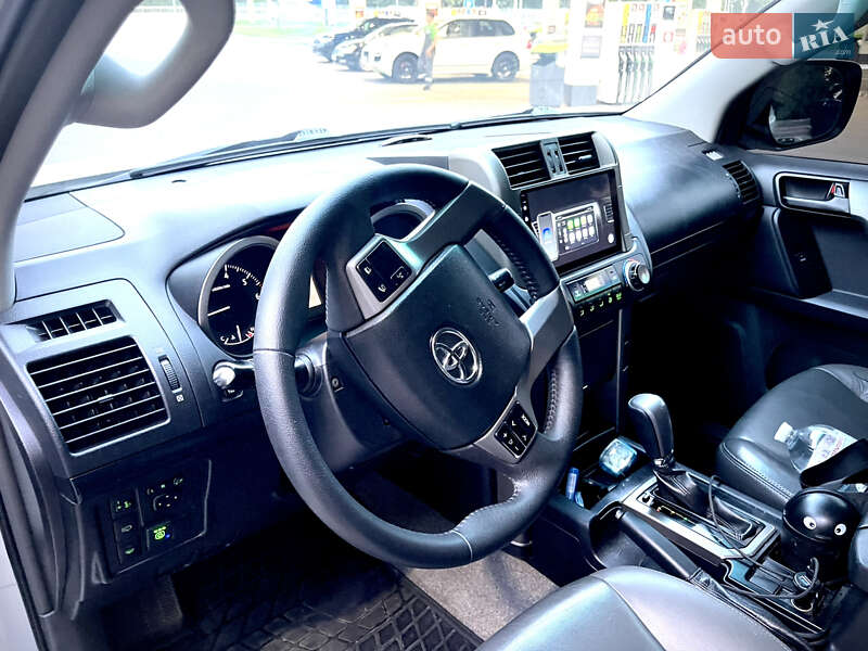 Позашляховик / Кросовер Toyota Land Cruiser Prado 2011 в Києві фото 12 Позашляховик / Кросовер Toyota Land Cruiser Prado 2011 в Києві