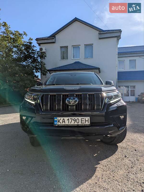 Внедорожник / Кроссовер Toyota Land Cruiser Prado 2021 в 