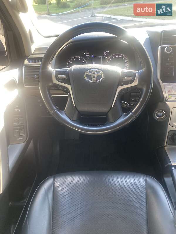 Внедорожник / Кроссовер Toyota Land Cruiser Prado 2019 в Киеве фото 12 Внедорожник / Кроссовер Toyota Land Cruiser Prado 2019 в Киеве