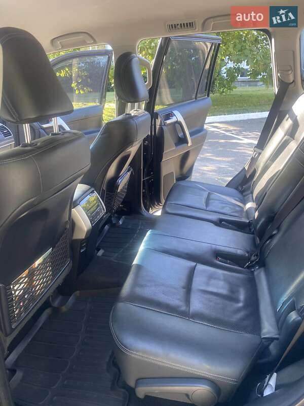 Внедорожник / Кроссовер Toyota Land Cruiser Prado 2019 в Киеве фото 17 Внедорожник / Кроссовер Toyota Land Cruiser Prado 2019 в Киеве