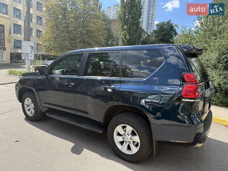 Внедорожник / Кроссовер Toyota Land Cruiser Prado 2017 в Киеве