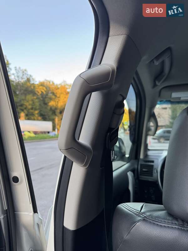 Внедорожник / Кроссовер Toyota Land Cruiser Prado 2019 в Виннице фото 39 Внедорожник / Кроссовер Toyota Land Cruiser Prado 2019 в Виннице