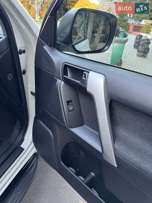 Внедорожник / Кроссовер Toyota Land Cruiser Prado 2019 в Виннице фото 46 Внедорожник / Кроссовер Toyota Land Cruiser Prado 2019 в Виннице