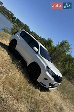 Внедорожник / Кроссовер Toyota Land Cruiser Prado 2015 в 