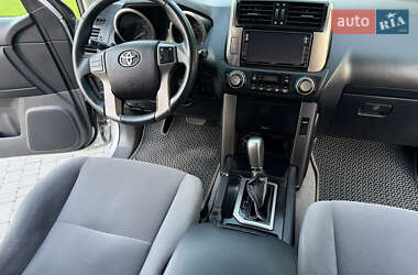 Внедорожник / Кроссовер Toyota Land Cruiser Prado 2012 в 