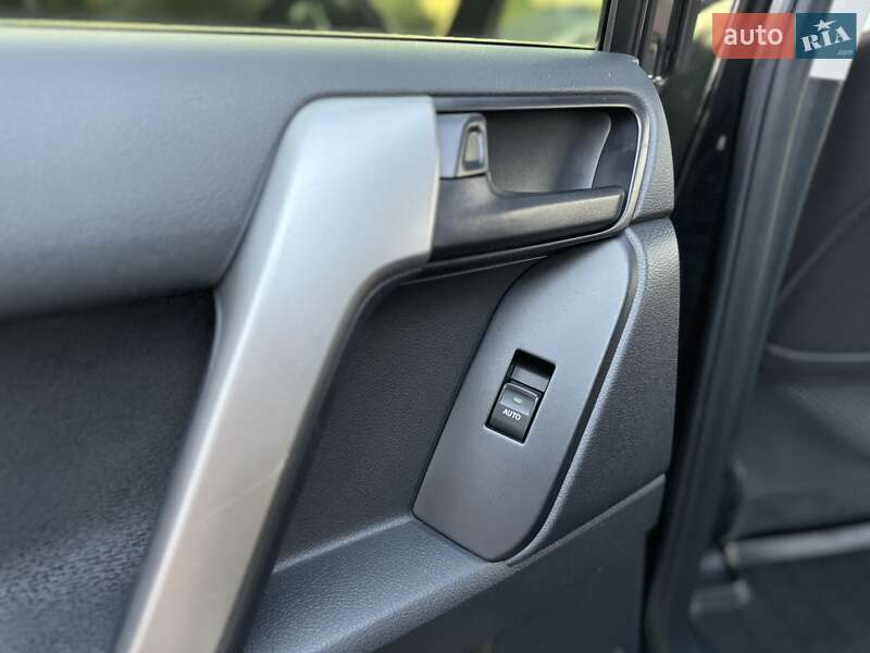 Внедорожник / Кроссовер Toyota Land Cruiser Prado 2013 в Киеве