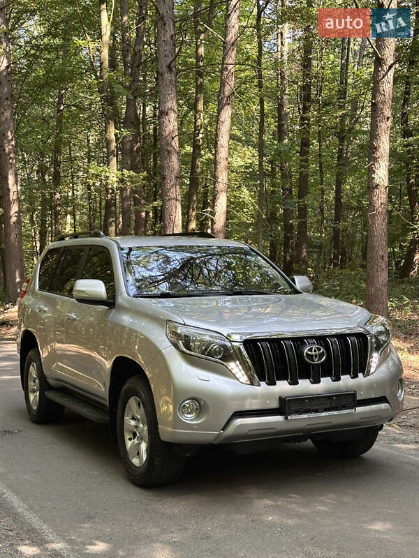 Внедорожник / Кроссовер Toyota Land Cruiser Prado 2017 в 