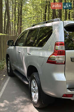 Внедорожник / Кроссовер Toyota Land Cruiser Prado 2017 в 