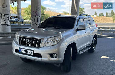 Внедорожник / Кроссовер Toyota Land Cruiser Prado 2012 в 