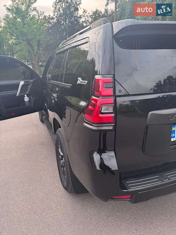 Внедорожник / Кроссовер Toyota Land Cruiser Prado 2017 в Николаеве