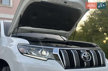 Позашляховик / Кросовер Toyota Land Cruiser Prado 2019 в 