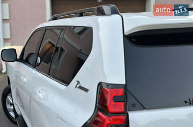 Позашляховик / Кросовер Toyota Land Cruiser Prado 2019 в 