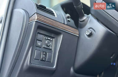 Позашляховик / Кросовер Toyota Land Cruiser Prado 2019 в 