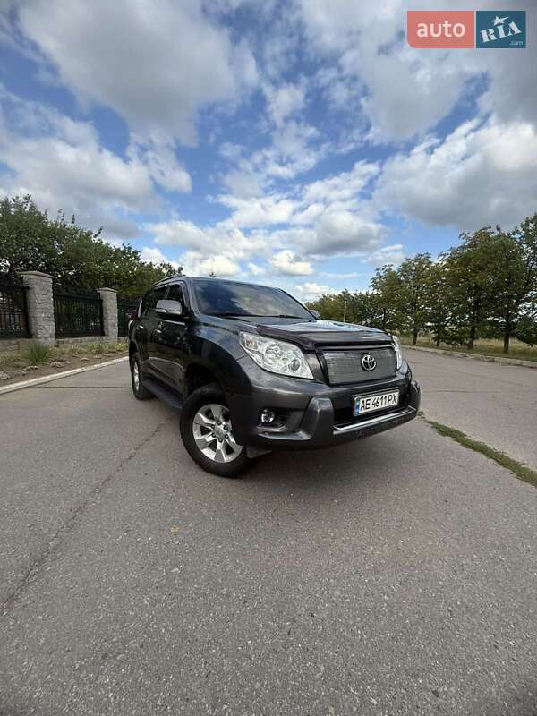Внедорожник / Кроссовер Toyota Land Cruiser Prado 2010 в Харькове