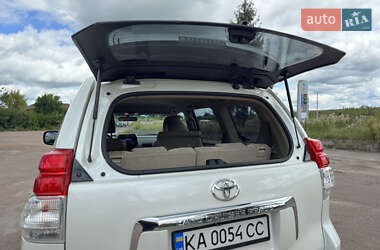 Внедорожник / Кроссовер Toyota Land Cruiser Prado 2010 в 