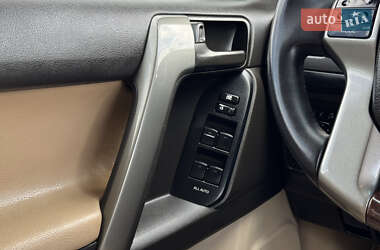 Внедорожник / Кроссовер Toyota Land Cruiser Prado 2010 в 