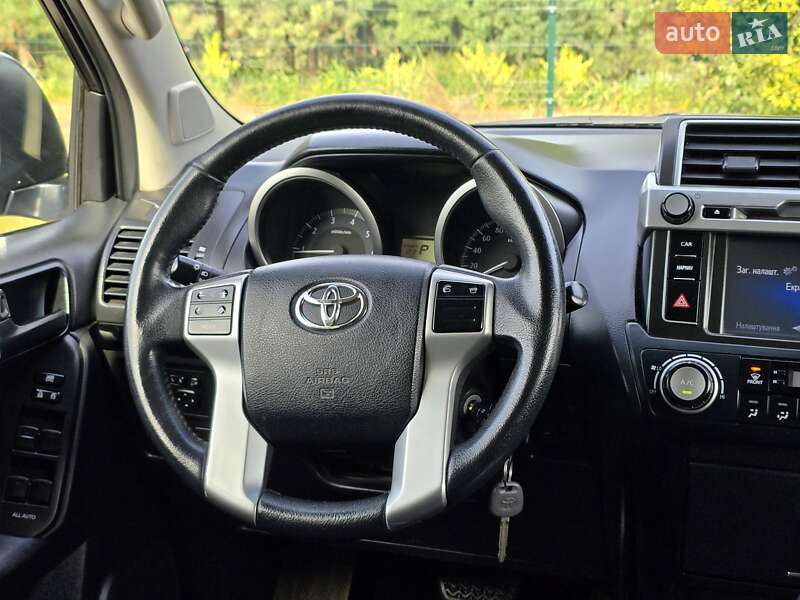 Внедорожник / Кроссовер Toyota Land Cruiser Prado 2017 в Хмельницком