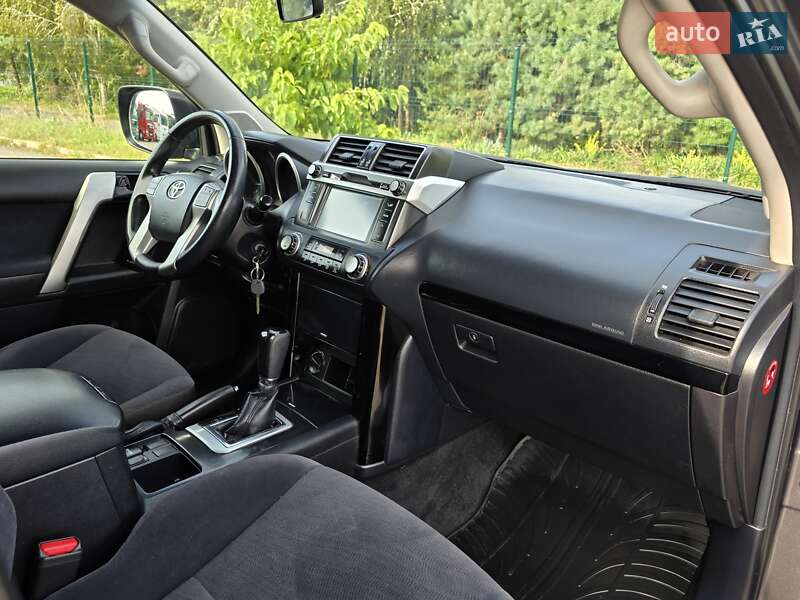 Внедорожник / Кроссовер Toyota Land Cruiser Prado 2017 в Хмельницком