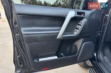 Внедорожник / Кроссовер Toyota Land Cruiser Prado 2015 в 