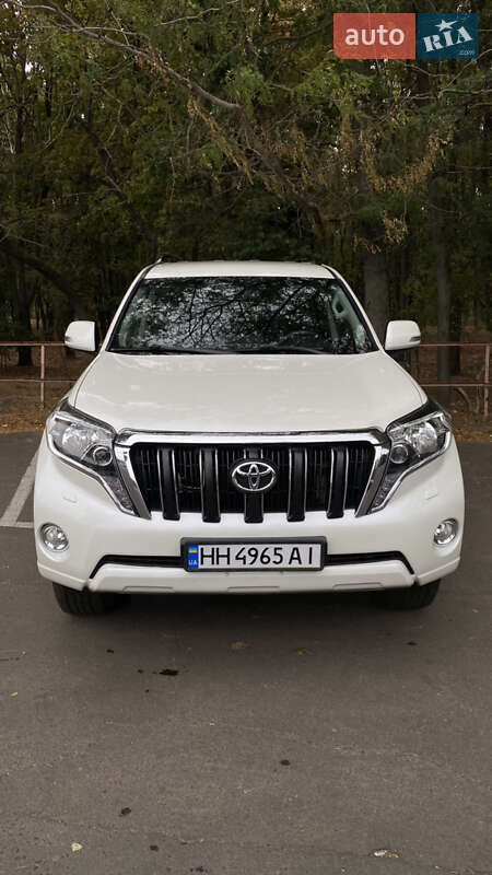 Внедорожник / Кроссовер Toyota Land Cruiser Prado 2017 в 