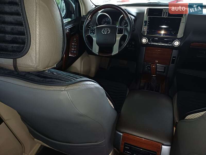 Внедорожник / Кроссовер Toyota Land Cruiser Prado 2010 в Александрие