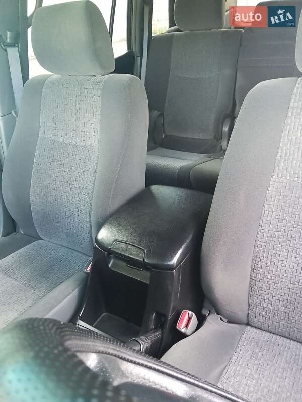 Позашляховик / Кросовер Toyota Land Cruiser Prado 2006 в Києві