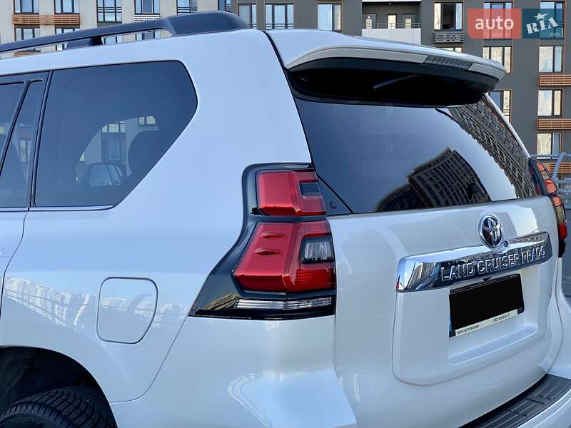 Позашляховик / Кросовер Toyota Land Cruiser Prado 2019 в Києві
