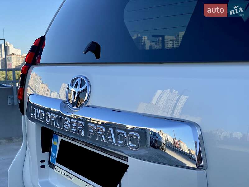 Позашляховик / Кросовер Toyota Land Cruiser Prado 2019 в Києві