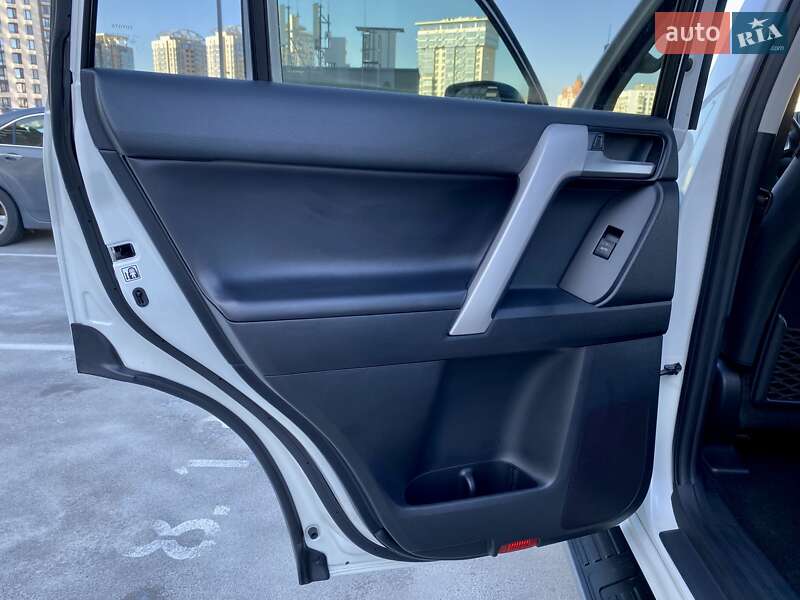 Позашляховик / Кросовер Toyota Land Cruiser Prado 2019 в Києві