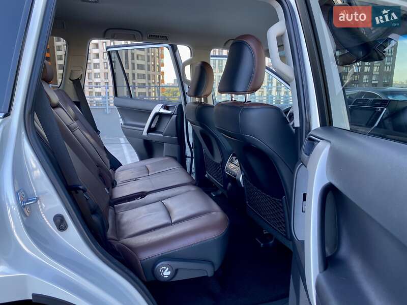 Позашляховик / Кросовер Toyota Land Cruiser Prado 2019 в Києві