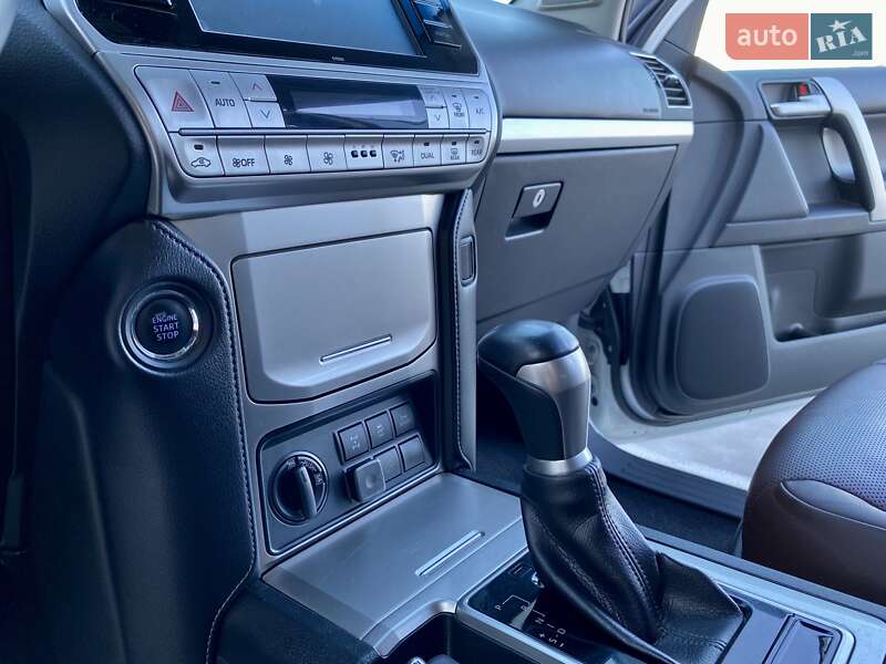 Позашляховик / Кросовер Toyota Land Cruiser Prado 2019 в Києві