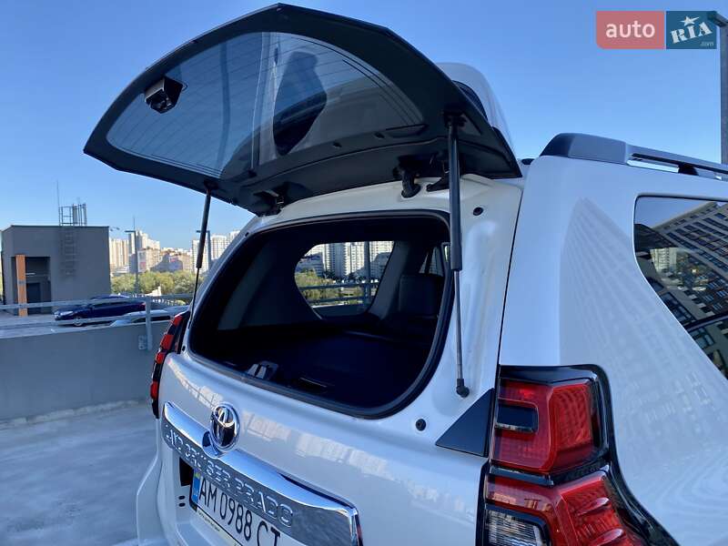 Позашляховик / Кросовер Toyota Land Cruiser Prado 2019 в Києві