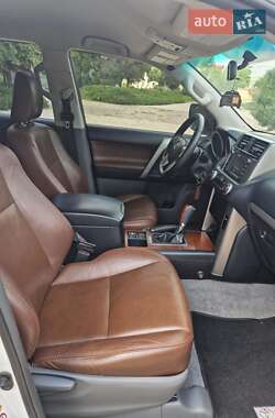 Внедорожник / Кроссовер Toyota Land Cruiser Prado 2012 в 