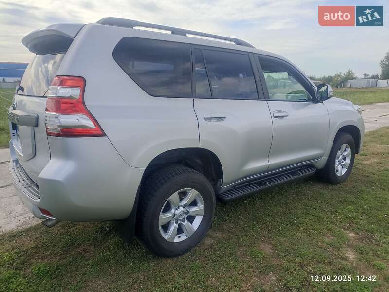 Позашляховик / Кросовер Toyota Land Cruiser Prado 2015 в Києві