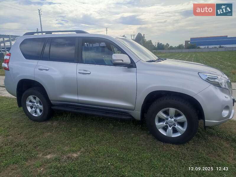 Позашляховик / Кросовер Toyota Land Cruiser Prado 2015 в Києві