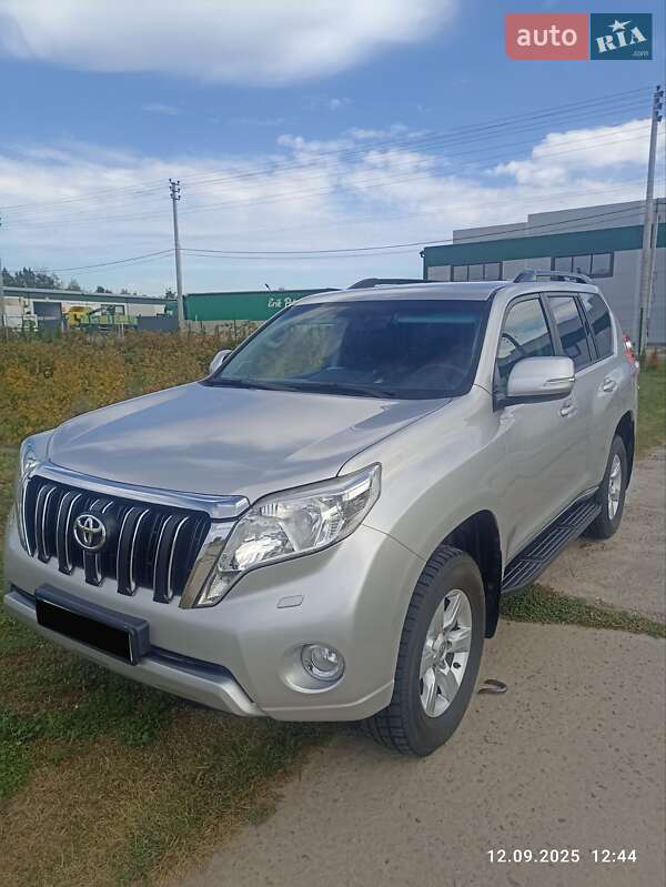 Позашляховик / Кросовер Toyota Land Cruiser Prado 2015 в Києві