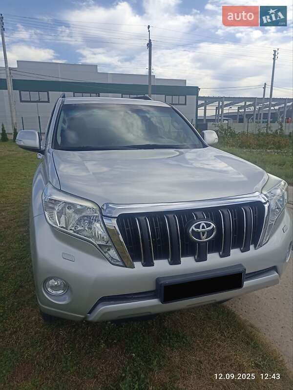 Позашляховик / Кросовер Toyota Land Cruiser Prado 2015 в Києві