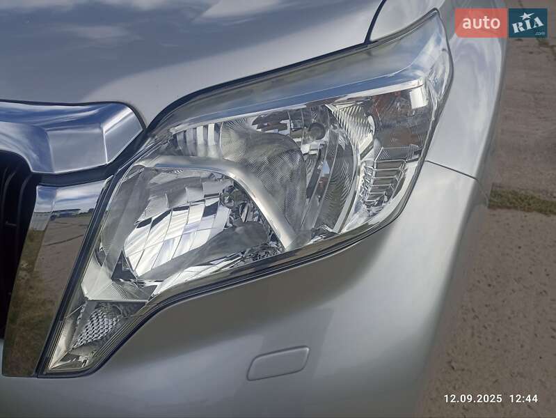 Позашляховик / Кросовер Toyota Land Cruiser Prado 2015 в Києві