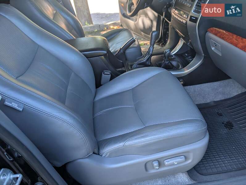 Внедорожник / Кроссовер Toyota Land Cruiser Prado 2006 в Ровно