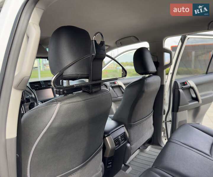 Позашляховик / Кросовер Toyota Land Cruiser Prado 2012 в Харкові