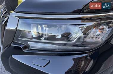 Внедорожник / Кроссовер Toyota Land Cruiser Prado 2021 в 