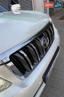 Внедорожник / Кроссовер Toyota Land Cruiser Prado 2010 в 
