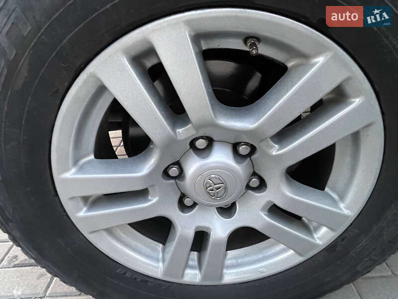 Внедорожник / Кроссовер Toyota Land Cruiser Prado 2010 в Днепре
