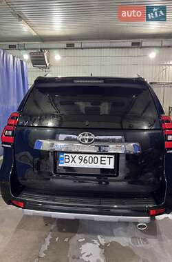 Внедорожник / Кроссовер Toyota Land Cruiser Prado 2019 в 