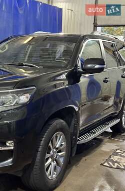 Внедорожник / Кроссовер Toyota Land Cruiser Prado 2019 в 